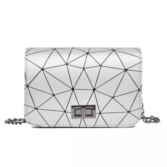 BOUTIQUE Handbags - LAST ONE: NOW ON CLEARANCE: Wild Geometric Cross Chain Bag